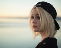 Bea Miller выпустила очень красочный клип на новую песню S.L.U.T.