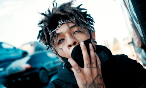 Британский рэпер Scarlxrd с клипом на бэнгер Braindead