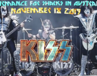 Пол Стэнли и белые акулы не попали на концерт Kiss