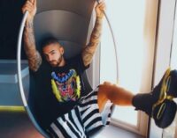 Модная индустрия. Balmain сделал коллаборацию с колумбийским певцом Малумой