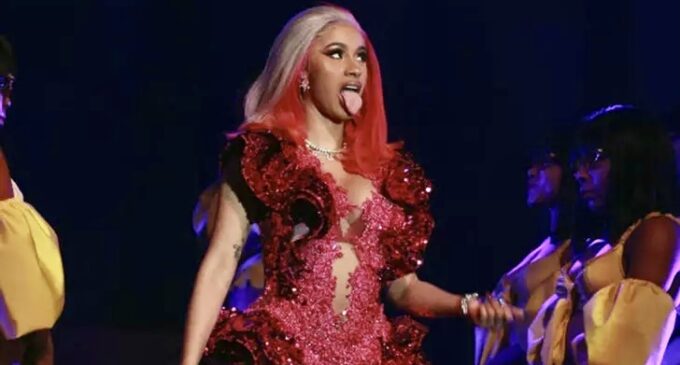 Музыкальные новости. Cardi B стала первой женщиной-рэпером обладательницей серии “алмазных” треков